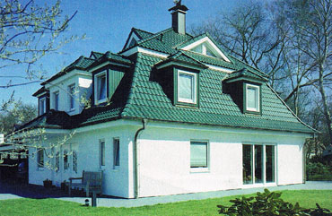 Dachówki cementowe mogą mieć różnorodne kolory, nawet tak niekojarzący się z dachówkami jak zielony