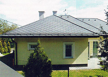 Tradycyjny wzór w romby sprawdza się na dachach nowoczesnych domów