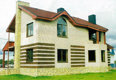 Gonty bitumiczne pasują stylistycznie do domów budowanych w różnych technologiach. Prezentują się ładnie zarówno na dachach stromych, jak i na tych o mniejszym nachyleniu połaci